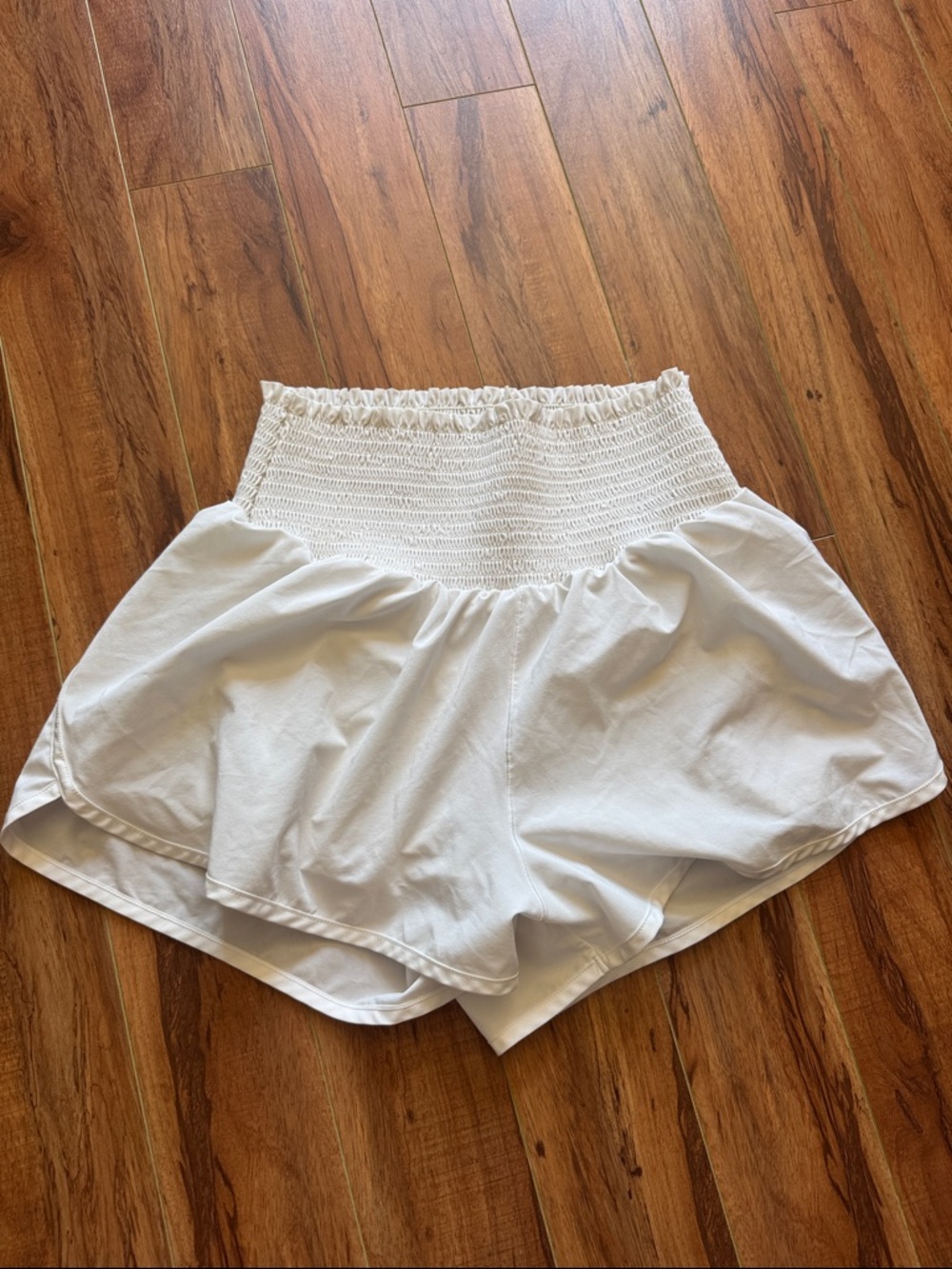 Aerie Offline High-Waist White Smocked Women’s Shorts Size M
